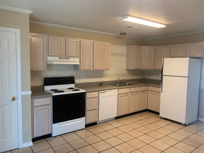 Building Photo - 1815 Pontotoc