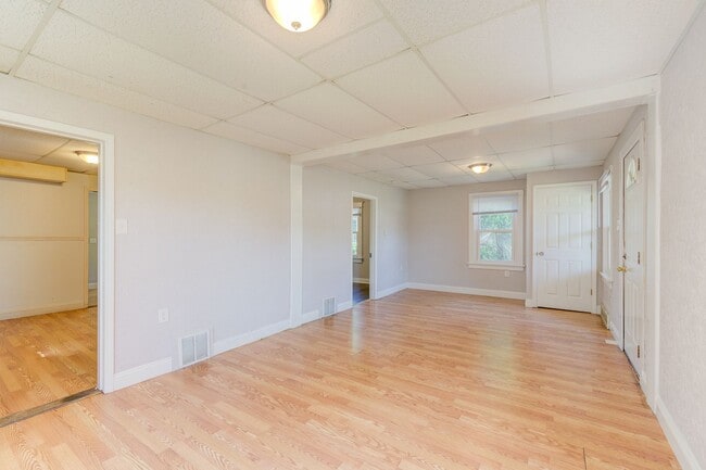 Building Photo - 1 Bedroom house in University City!