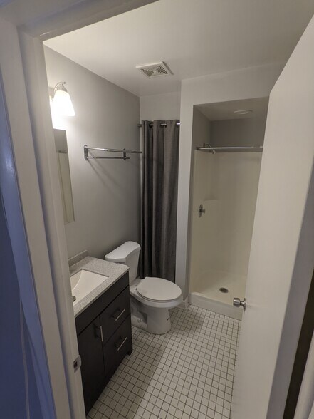 Master Bath - 7525 Adams St