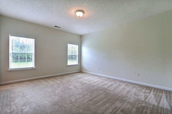 Building Photo - 3 Bedroom 2 Bathroom Live Oak - Richmond Hill