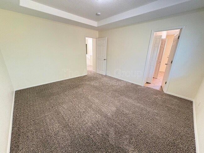 Building Photo - 1430 NE Glen Ellen Dr