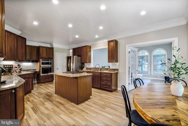 Building Photo - 6300 Berkshire Dr