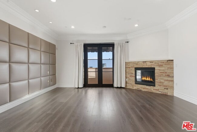 Building Photo - 462 S Maple Dr