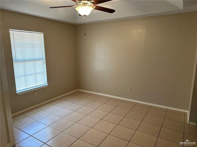 Building Photo - 2505 Zenaida Ave