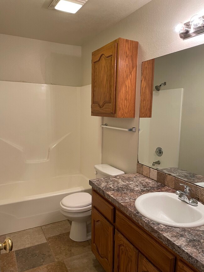 Building Photo - 9457 Magnolia Wood Dr