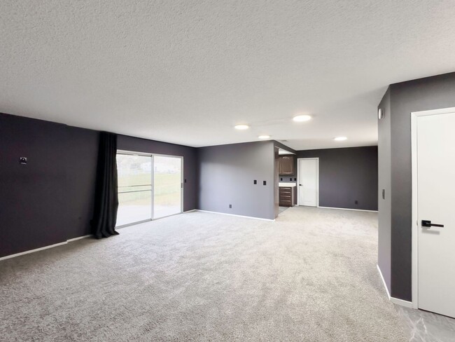 Building Photo - ~RARE FIND~ Newly Remodeled 3 Bedroom Home...