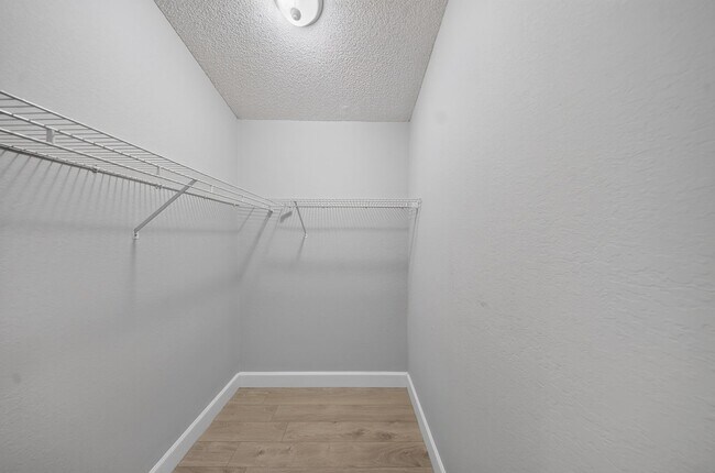 Building Photo - Renovated Brick Home in Gated Community