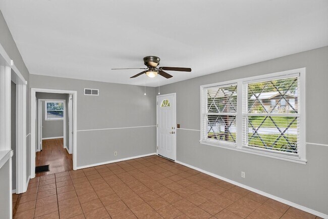 Building Photo - 261 Eisenhower Dr