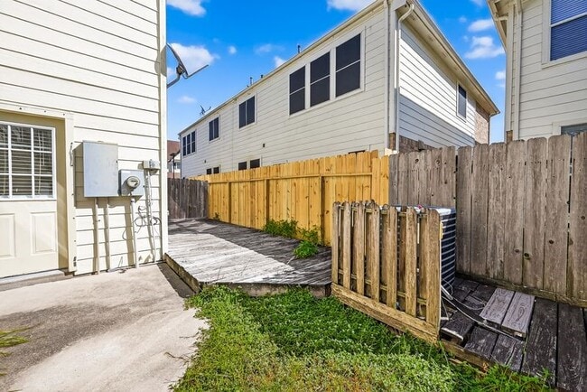 Building Photo - 7407 Hollister Ridge