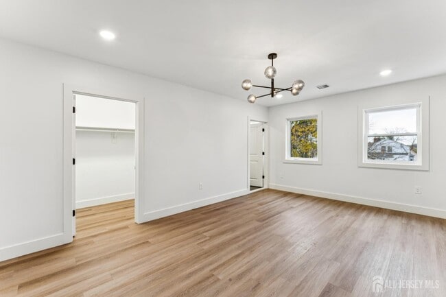 Building Photo - 84 Hollywood Ave