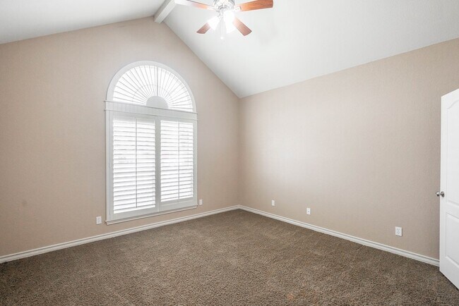 Building Photo - 3 Chambord Dr