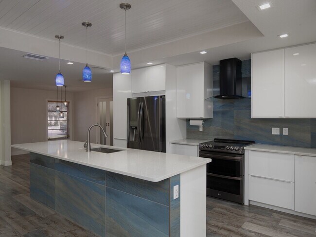 Building Photo - 3525 Riviera Dr