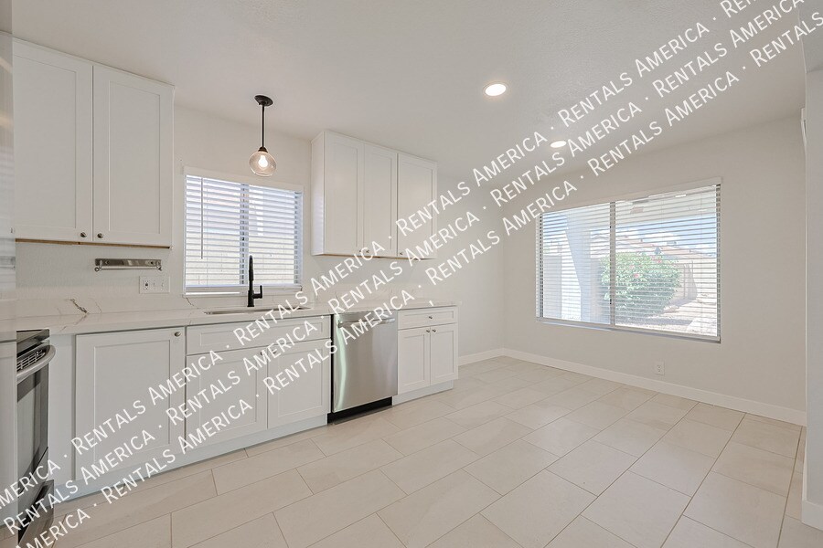 Building Photo - 4018 W Camino Vivaz