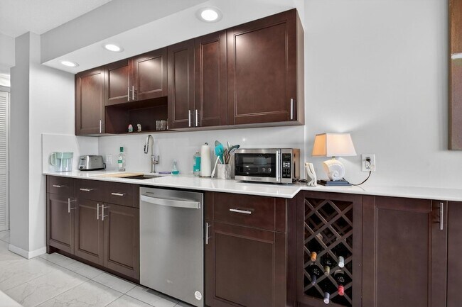 Building Photo - 1500 N Ocean Blvd