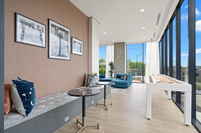 Building Photo - Premier Penthouse Suite at Seven 88 West Midtown-