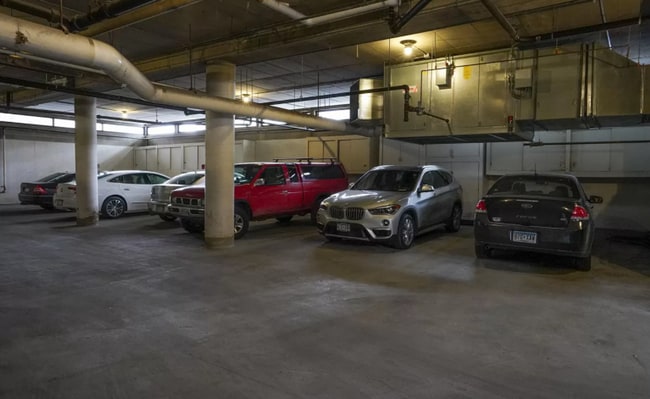 Building Photo - **CONCESSION IS APPLIED ON THE LAST MONTH OF A 12 MONTH LEASE**