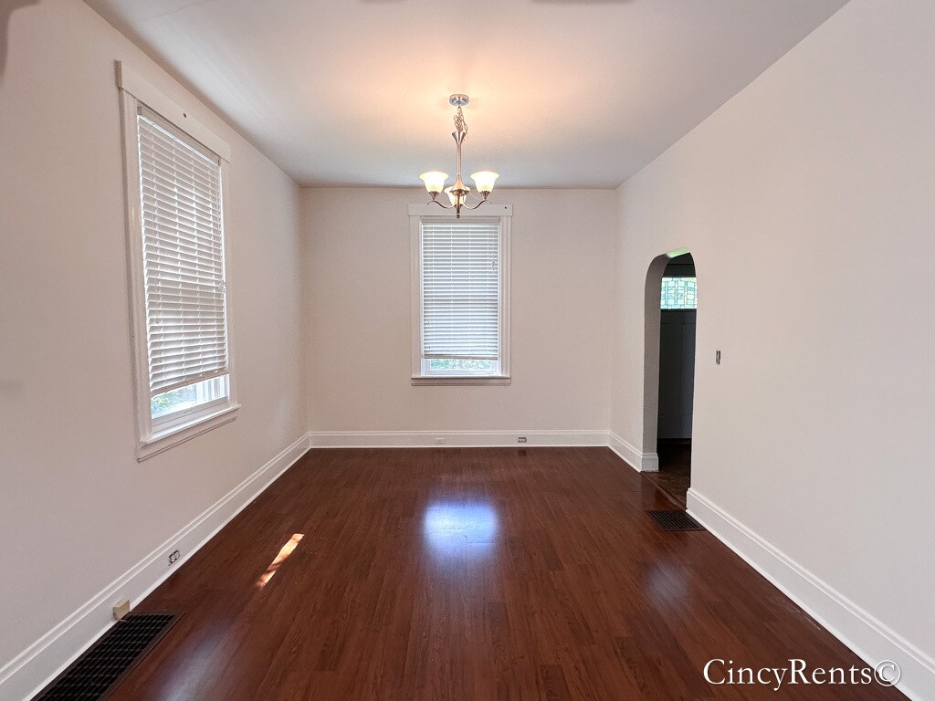 Building Photo - 3645 Zinsle Ave