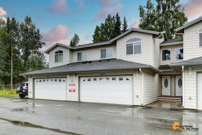 Primary Photo - Amberwood Park: Homey Townhouse with Fence...