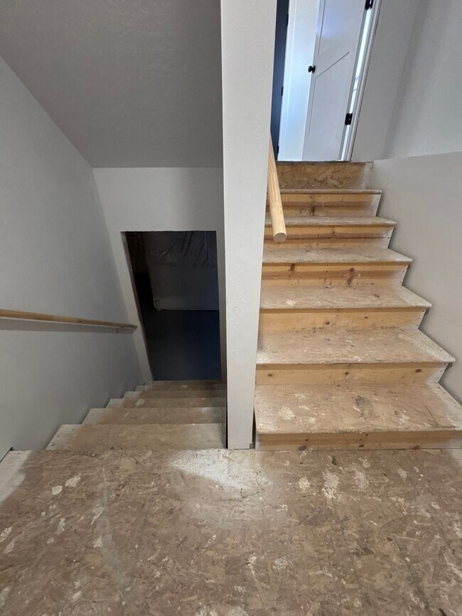 Building Photo - 725 W 350 N