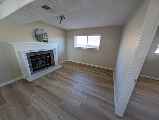 Building Photo - Charming 3-Bed, 2-Bath Home for Rent in Aurora – Backs to Open Space!