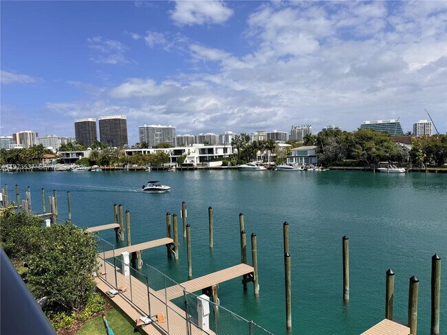 Building Photo - 9221 E Bay Harbor Dr