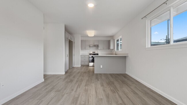 Building Photo - Move-In Ready 2BR/1BA in Waimalu, Aiea – Minutes from Pearl Harbor & Pearlridge