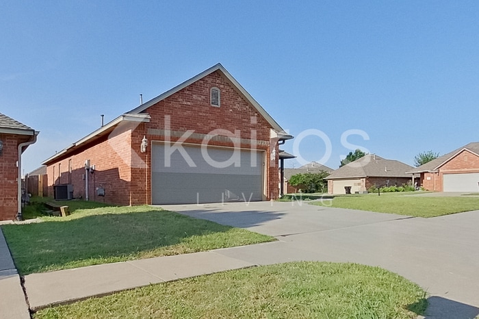 Building Photo - 812 SW 37th St