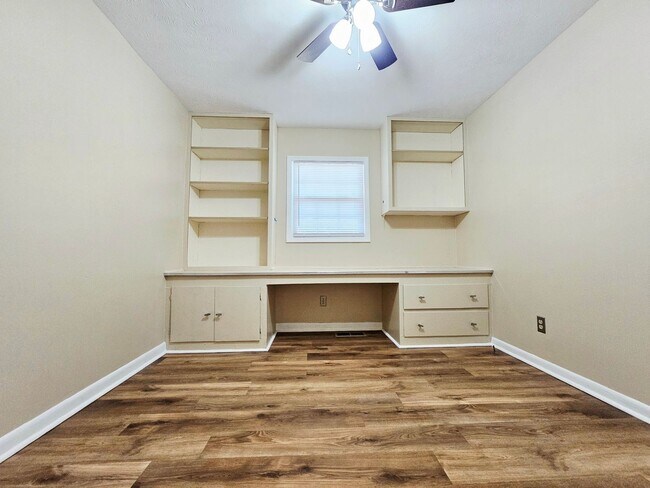 Building Photo - Updated Features