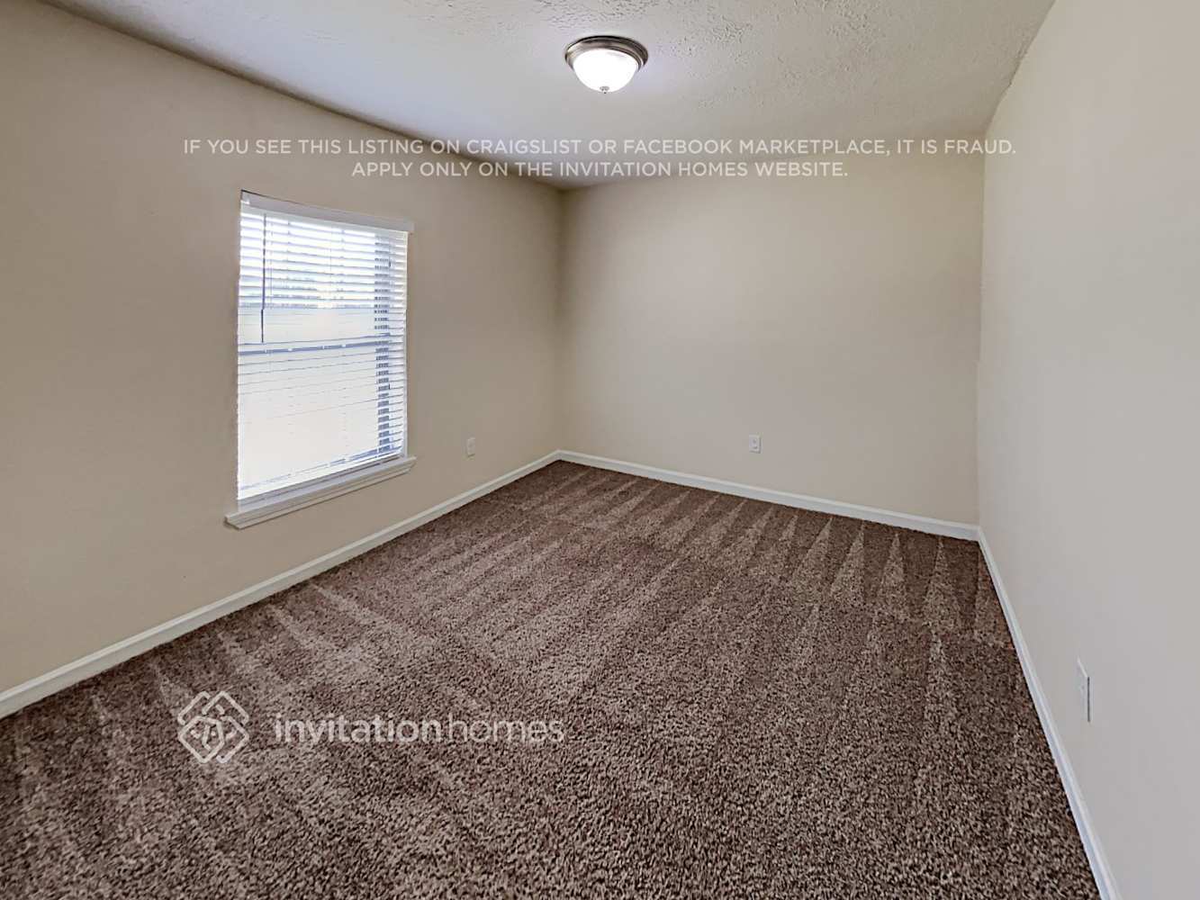 Building Photo - 16422 Oxnard Ln