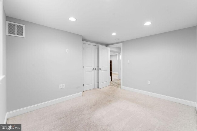 Building Photo - 5803 Ravenswood Rd
