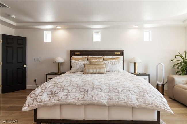 Building Photo - 9758 Hawk Crest St