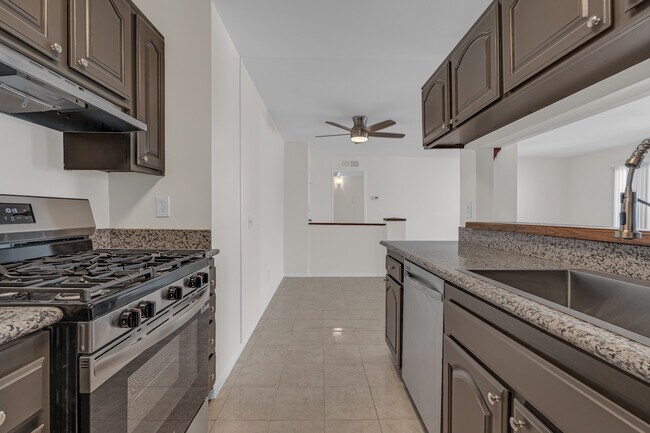Building Photo - 1422 Rock Glen Ave