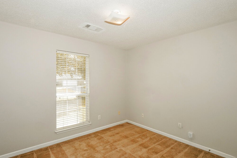 Building Photo - 75 Oakridge Cove