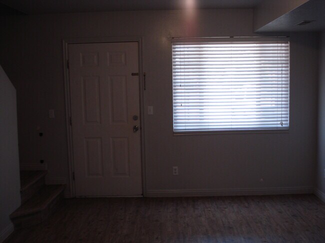 Building Photo - 60 E 200 N