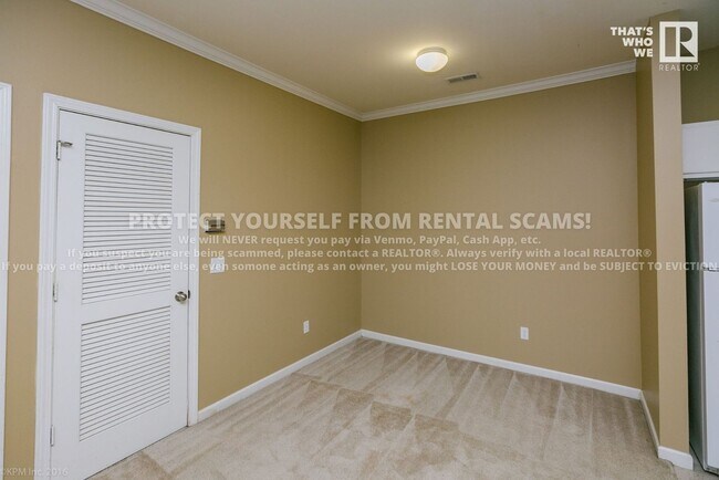 Building Photo - 4261 NE Meadowcreek Circle Unit#105, Fayet...