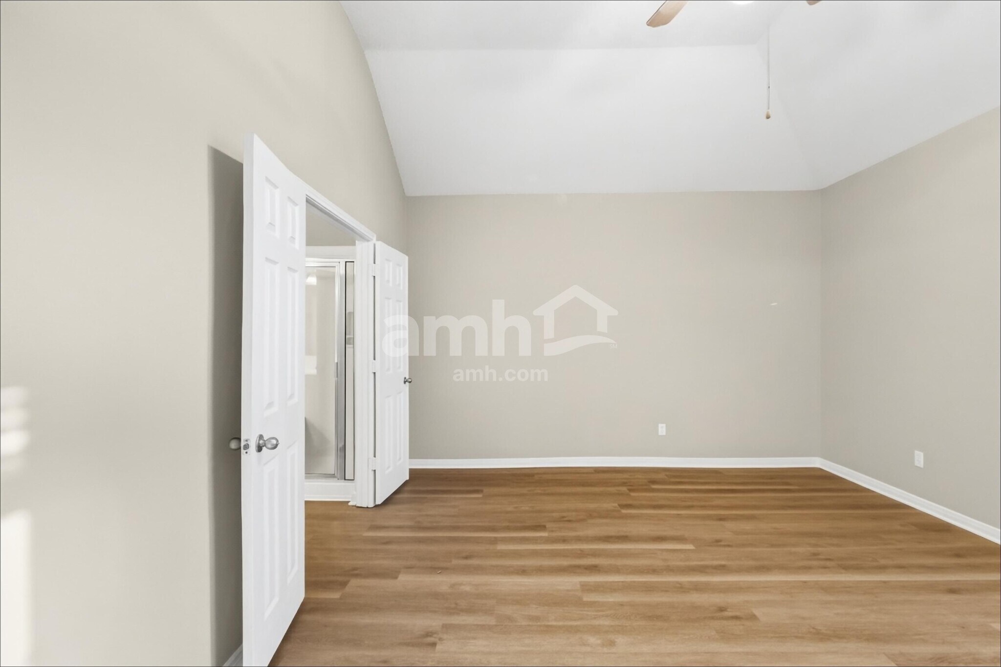 Building Photo - 3007 Valiant Elm St