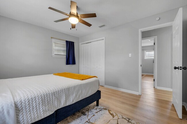 Building Photo - 218 Cactus St