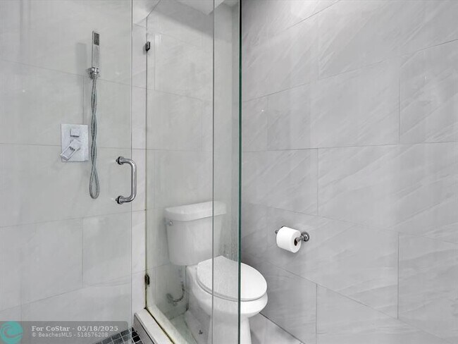 Building Photo - 3725 S Ocean Dr