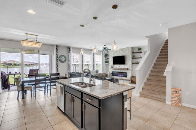 Building Photo - Spacious 5-Bedroom Home with Resort-Style ...