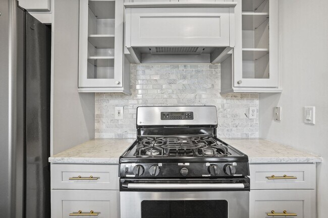 Building Photo - 2 Bedroom Unit in Midtown Neighborhood of Atlanta