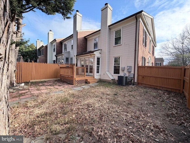 Building Photo - 5900 Parenham Way