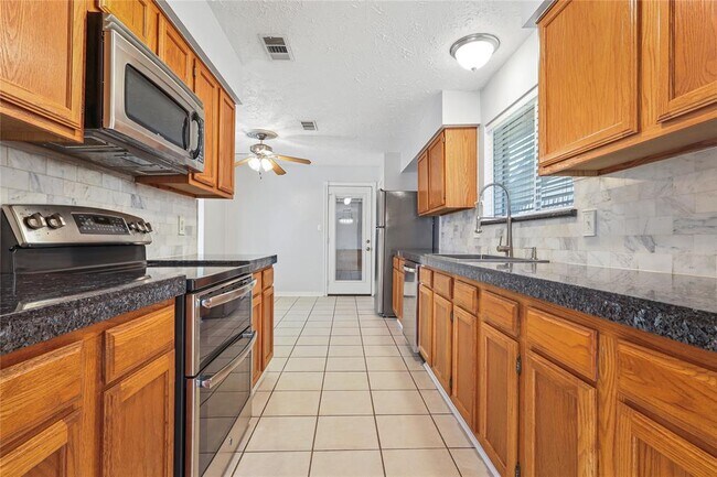 Building Photo - 13622 Wimbledon Oaks Dr