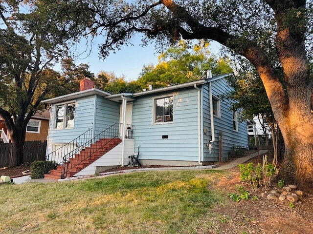 Primary Photo - 205 Marvin Way