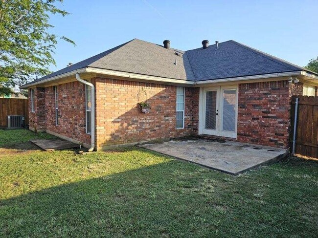 Building Photo - 5901 Pampus Ln