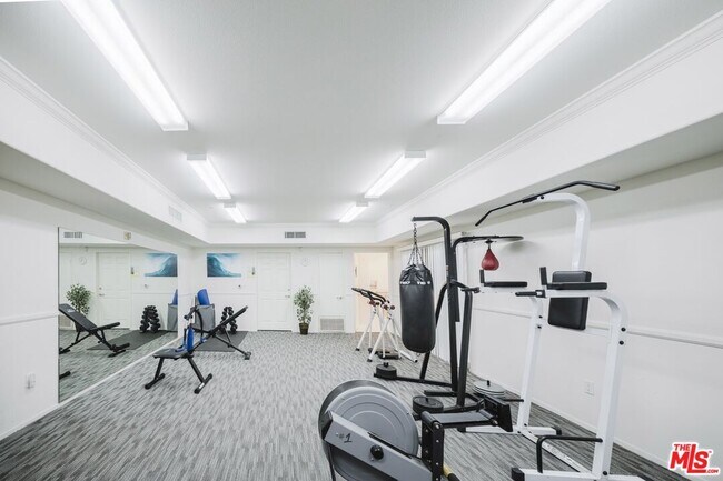 Building Photo - 937 12th St