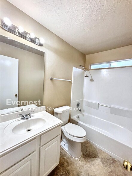 Building Photo - 19402 Sandy Woods Dr