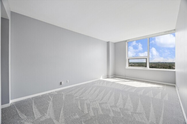 Building Photo - 15 Greenway Plz