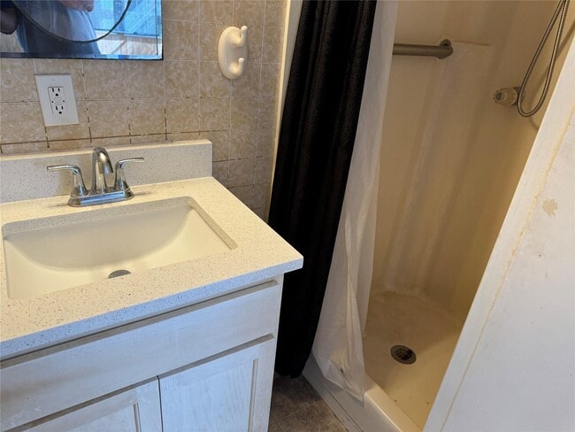 Building Photo - 7920 Findlay St