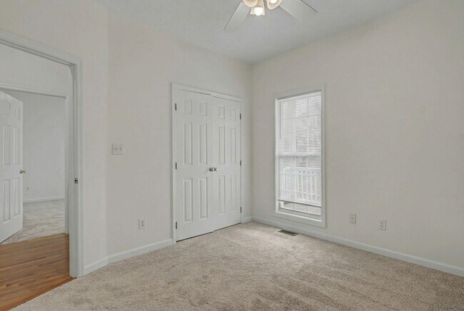 Building Photo - Carolina Lakes!