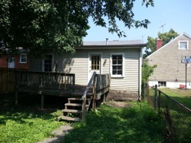 Building Photo - 1218 Oleanda Ave